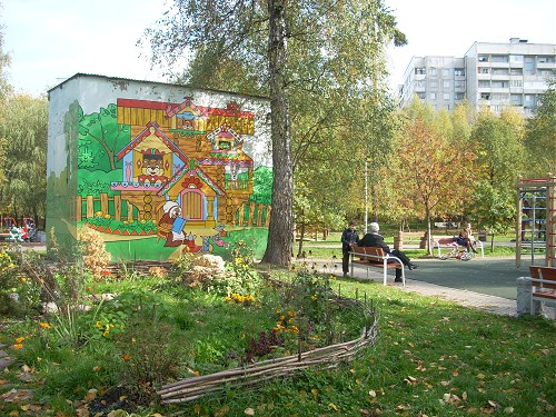 двор в Лианозово с разрисованным ЦТП